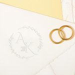 Timbro a secco personalizzato per libri di nozze Set di timbri a mano con iniziali e nomi Regalo di nozze per coppie di sposi