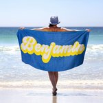Toalla de playa suave de secado rápido personalizada con nombre Multicolor Retro Fiesta en la playa Accesorios Cumpleaños Verano Regalo para la familia Amigo