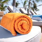 Toalla de playa suave de secado rápido personalizada con nombre Multicolor Retro Fiesta en la playa Accesorios Cumpleaños Verano Regalo para la familia Amigo