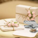 Timbro a secco personalizzato per libri di nozze Set di timbri a mano con iniziali e nomi Regalo di nozze per coppie di sposi