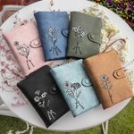 Portafoglio in pelle personalizzato trifoglio nascita fiore con nome regalo di compleanno per la donna