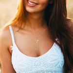 Collier de 2 Noms Verticaux Personnalisés avec Fleurs de Naissance Bijoux Minimalistes Cadeau Anniversaire Saint-Valentin pour Femme