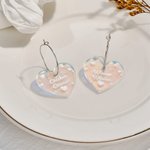 Pendientes personalizados en forma de corazón iridiscente Accesorios de moda Gira de conciertos Regalo de cumpleaños para amantes de la música