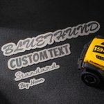 Gepersonaliseerde waterdichte gegraveerde auto naam embleem badge met auto veiligheid lijm verjaardag vaderdag cadeau voor auto-liefhebber