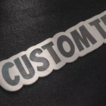 Gepersonaliseerde waterdichte gegraveerde auto naam embleem badge met auto veiligheid lijm verjaardag vaderdag cadeau voor auto-liefhebber