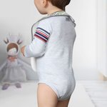 Spersonalizowany wodoodporny śliniak dla niemowląt z imieniem i inicjałami, kieszenią i regulowanym zapięciem do wiązania Niezbędny prezent urodzinowy dla niemowlaka