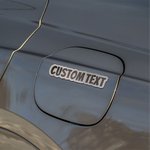 Gepersonaliseerde waterdichte gegraveerde auto naam embleem badge met auto veiligheid lijm verjaardag vaderdag cadeau voor auto-liefhebber