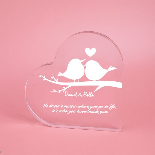 Henkilökohtainen Lovebirds läpinäkyvä akryyli sydän plaketti nimi ja lämmin viesti Desk Decor Ystävänpäivä syntymäpäivälahja pariskunnalle