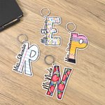 Portachiavi in acrilico personalizzato con iniziale e nome, stile matita di Graffiti.