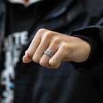 Personalisierte Gothic Ring mit Old English Schriftart Tattoo Stil mit Namen Gravur Geburtstag Valentinstag Geschenk für Herren Damen