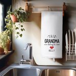 Henkilökohtainen Tämä isoäiti kuuluu puuvillainen tiskipyyhe, jossa on nimi ja sydän Keittiön sisustus Äitienpäivä Housewarming lahja äidille isoäidille
