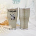 Spersonalizowany zakrzywiony kubek Trouble Maker 30oz Uroczy kotek izolowany kubek na kawę Prezent dla właściciela miłośnika zwierząt domowych
