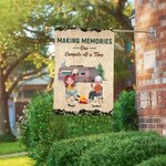 Bandiera da giardino personalizzata Making Memories One Campsite at a Time Regalo per coppie di campeggiatori