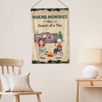Bandiera da giardino personalizzata Making Memories One Campsite at a Time Regalo per coppie di campeggiatori