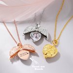 Collana personalizzata con medaglione a cuore e ali d'angelo con testo inciso Regalo per donna con ricordi