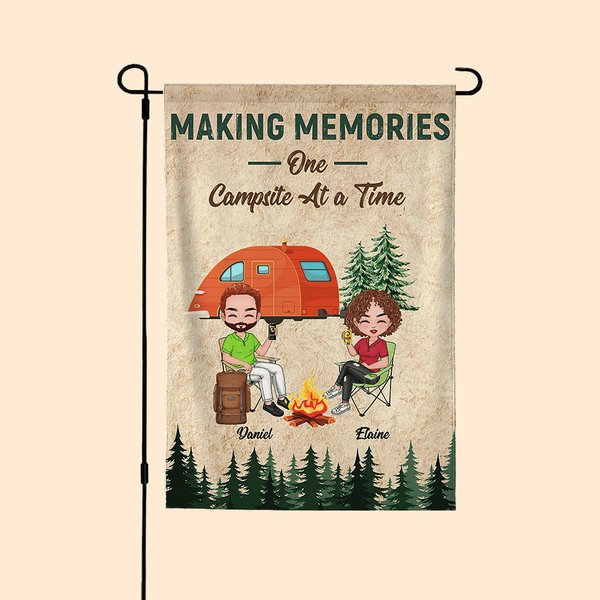 Personalizzato Making Memories One Campsite at a Time Giardino Bandiera Anniversario Regalo commemorativo per la coppia