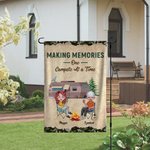 Bandiera da giardino personalizzata Making Memories One Campsite at a Time Regalo per coppie di campeggiatori