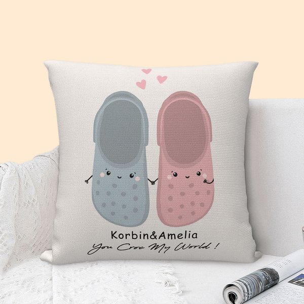 Couvre oreiller personnalisé You Croc My World Pantoufles mignonnes se tenant par la main Décoration de la maison Cadeau d'anniversaire de la Saint-Va