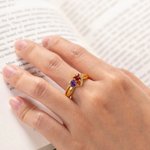 Anello promessa personalizzato con pietra di nascita a doppio cuore e testo inciso Regalo di San Valentino per lei