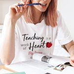 Personlig Teaching Is A Work Of Heart Flerfarget T-skjorte Sweatshirt med navn og tekst Læreroppskattning Julegave til lærer