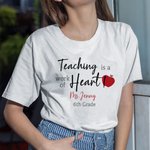 Personlig Teaching Is A Work Of Heart Flerfarget T-skjorte Sweatshirt med navn og tekst Læreroppskattning Julegave til lærer