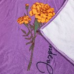 Spersonalizowany koc polarowy dla mamy, babci i dziadka z kwiatami i napisem Love Grows Here