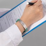 Personligt Caduceus-staven av Asklepios Handgjort medicinskt varnings-ID justerbart reparmband med graverad text som skyddar integritet Gåva till kvin