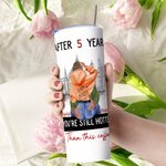 Gepersonaliseerde Busy City You Are Still Hotter Than This Coffee 20oz Skinny Tumbler Valentijnscadeau voor koppel