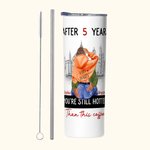 Gepersonaliseerde Busy City You Are Still Hotter Than This Coffee 20oz Skinny Tumbler Valentijnscadeau voor koppel