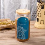 Vaso de cristal con pajita y bambú personalizado con el nombre de la vaca de las tierras altas multicolor Regalo de cumpleaños para los amantes de las