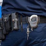 Spersonalizowana metalowa latarka LED z imieniem i nazwiskiem Wodoodporna latarka pierwszej pomocy wielokrotnego użytku Prezent dla funkcjonariusza policji i entuzjastów outdooru