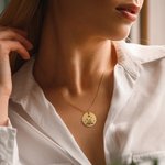 Collier à Personnaliser avec Fleurs de Naissance et Texte Collier avec Livre Ouvert et Papillon Cadeau d'Anniversaire pour Femme