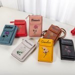 Personalisierte Retro Leder Geburt Blume Portable Crossbody Bag Brieftasche mit Namen und Kartenschlitze Geburtstag Geschenk für Frauen