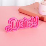 Personalisierte rosa Puppe inspiriert Stil 3D gedruckt Namensschild Schreibtisch Display Mädchen Party Geburtstag Geschenk für ihre Mode-Puppe Fan