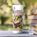 Personalisierte Ich bin Buch Drache 20oz Skinny Becher mit Strohhalm und Reinigungsbürste Cartoon Kaffeetasse Geburtstag Geschenk für Leser Drachenlie