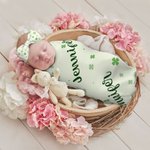 Couverture de naissance personnalisée avec nom Trèfle à quatre feuilles Cadeau de douche pour bébé à l'occasion de la Saint-Patrick