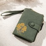 Portefeuille Triple en Cuir avec Bracelet Grande Capacité Accessoire Personnalisé Nom Fleur de Naissance Cadeau d'Anniversaire pour Femme