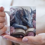 Gepersonaliseerde Bloem Boek Draak Keramische Mok met Naam 11oz/15oz Koffiekop Verjaardagscadeau voor Lezers Drakenliefhebbers