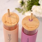 Vaso de cristal de 17oz con funda de silicona, tapa de bambú grabada y pajita personalizada con el nombre de la flor de nacimiento Regalo de cumpleaño