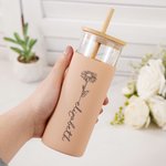 Vaso de cristal de 17oz con funda de silicona, tapa de bambú grabada y pajita personalizada con el nombre de la flor de nacimiento Regalo de cumpleaño