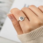 Bague Gravée Personnalisée avec Nom et Patte de l'Animal de Compagnie Cadeau Commémoratif pour Amoureux d'Animal