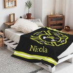 Gepersonaliseerde Brandweerman Deken met Naam en Dunne Gele Lijn Zachte Fleece Home Decoratie Verjaardagscadeau voor Brandweermannen