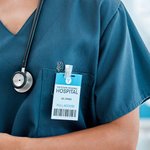 Décor Badge Personnalisé avec Fleur de Naissance Accessoire Créatif en Acrylique pour Carte d'Identité Cadeau pour Enseignant Médecin Infirmier