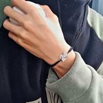 Personligt basebollarmband med flätat rep och graverat namn och nummer Födelsedagspresent för basebollspelare Sportälskare