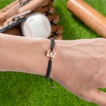 Personligt basebollarmband med flätat rep och graverat namn och nummer Födelsedagspresent för basebollspelare Sportälskare