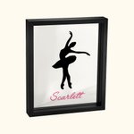 Décor Tableau en Verre Personnalisé avec Silhouette de Ballerine et Nom Cadeau Anniversaire pour Femme
