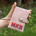 Henkilökohtainen Shadow Monogram Nahka taitettu rannekoru lompakko kortinhaltija Syntymäpäivä Bridal Party lahja hänelle