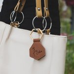 Gepersonaliseerde Geboorte Bloem Sterke Magnetische Leren Naam Hoed Clip met Gouden Gesp Reis accessoire Gift voor Vrouwen