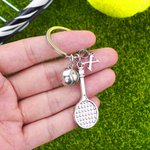 Gepersonaliseerde Tennis Racket en Bal Sleutelhanger met initiaal Bedel Verjaardagscadeau voor tennisser minnaar