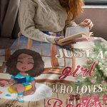 Spersonalizowany koc Just A Girl Who Loves Books Miękki koc do dekoracji domu Świąteczny prezent do czytania dla miłośników książek